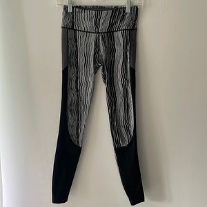 Yogasmoga black and gray leggings with pocket size 4